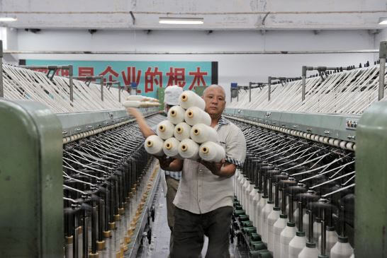 The male workers in Chinese mill