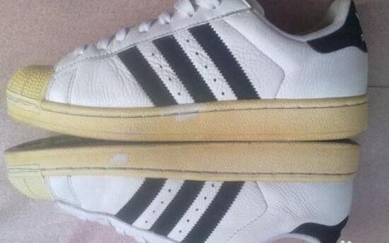 Some tips for avoiding your white sneakers become yellow